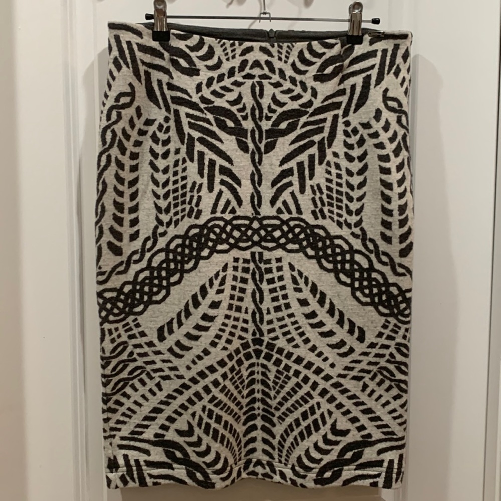 Warm midi skirt. Size L.